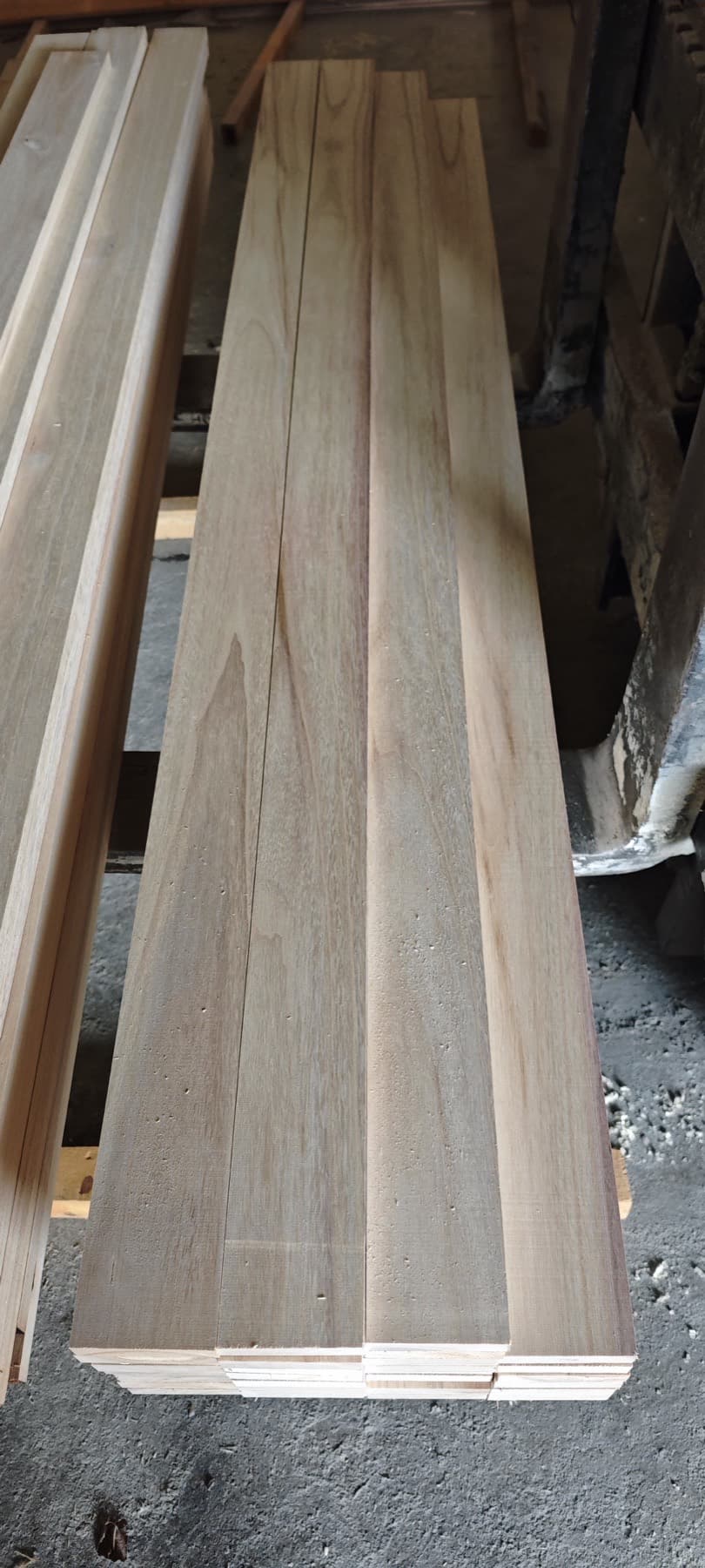 Scândură rindeluită din lemn de Paulownia